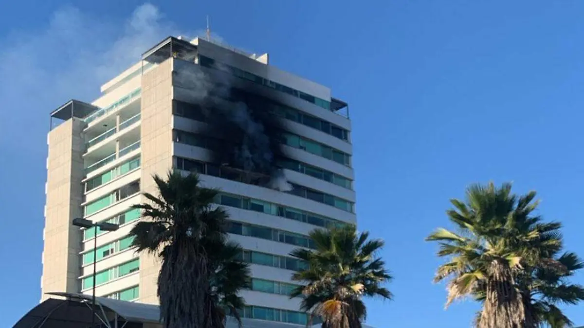 Un departamento de la Torre Palmas 1, frente al Mega de Angelópolis se incendió este 25 de noviembre